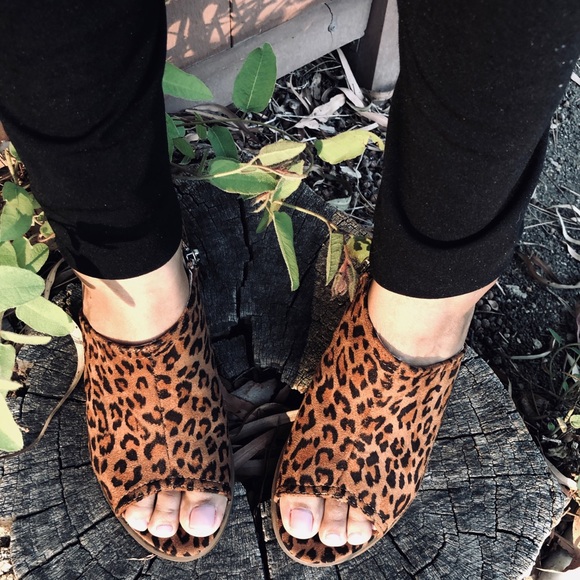 RESTOCKED Leopard 🐆 Animal Print Peep Toe Stacked - Picture 4 of 8